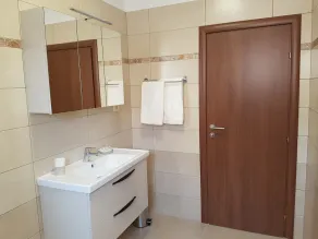 Lejlighed REA 4 + 2 **** Med balkon og havudsigt, aircondition - Image 3