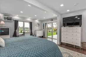 Lovely Home On the Water within Walking Distance Of Town - Image 5