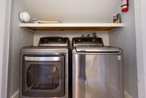 Stunning 3brm Apartment with rooftop patio in the Beaches Area of Toronto - Image 3