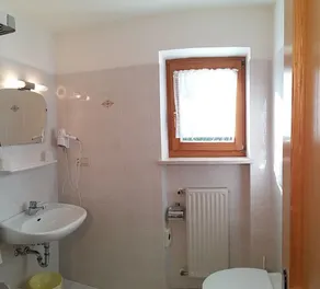 Apartment \"Valentin\" with Mountain View, Wi-Fi, Balcony & Garden - Image 2