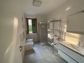 Luxury Apartment on the Lake with private garden - Image 2
