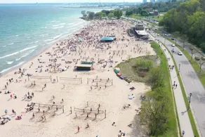 Rare East Side-2 min walk to UWM-Garage-Lake Mich - Image 4
