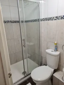 4Br-2Ensuite-10minCentralLondon-Sleeps11-Parking - Image 2
