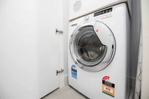 Fortitude Valley 2Bed with Car Park Central Location - Image 2