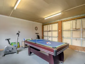 6 bedroom accommodation in Ipswich - Image 3
