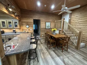 Beautiful rustic lodge located on Lake Guntersville with private boat ramp/dock. - Image 5