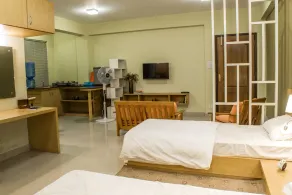Urban Retreat Studio Apartment - Image 5