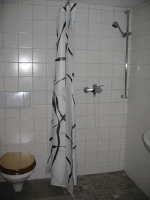 i lugn by läge på en förtrollande trädgård och skogsmark - Image 3