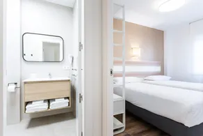 Apartamento de Diseño con Parking Gratis - Image 3
