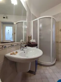 Apartament Malva 2  with balcony and amazing lake view - Image 3