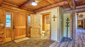 Luxury Log 7bed/6.5bath Cabin: Theater, Game Room, 7 Acres! - Image 5