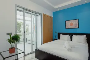 🌟 Rooftop Apt Near Arribat Center Mall + ☀️ Terrace - Image 4