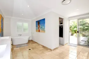 Artist’s Private Recluse - Surfers Paradise - Image 5