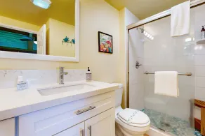 Beautiful home w/ocean & fairway views from lanai, shared pool/hot tub, & tennis - Image 2