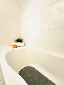 Maison-Moderne-Salle de bain privée-Vue sur Mer de côté-Sandlings - Image 5