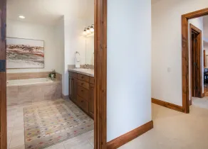 Charlie's Slopeside: Ski-In/Out, Sleeps 10, 2 Master Suites, Pool + Hot Tub, Alpine Club - Image 2