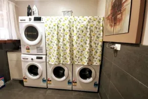 Stylish House 10min walk to University with Parking - Image 2