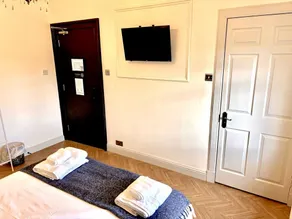 Smaller Suite in ApartNest ApartHotel Auchterarder - Image 4