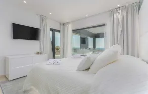 Luxury Villa Titanium with Pool - Image 4
