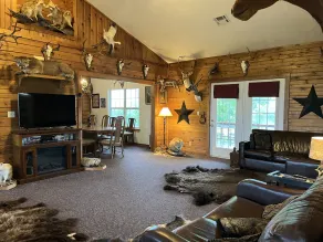 Lodge with fishing & guided hunts available! Minutes from Tulsa & Grand Lake! - Image 2