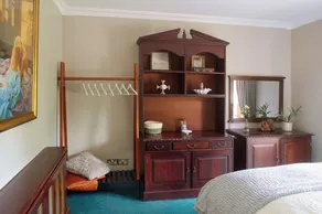 2 Bedroom Apartment - Free Parking & Garden - Image 5