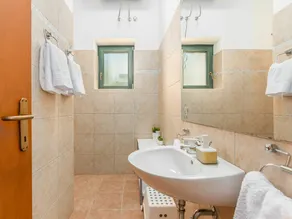 Alleinstehendes Ferienhaus mit privatem Pool, Klimaanlage,  W-LAN, Whirlpool, TV, Terrasse - Image 3