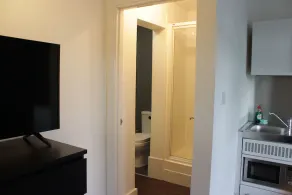Opulent Studio Flat in City Centre w/ FREE WIFI - Image 3