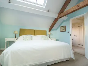 THE HAYLOFT, romantic, with a garden in Bishop's Frome - Image 3