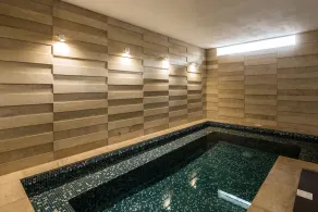 Charming traditional house with an indoor & outdoor pool located in quaint alley - Image 2