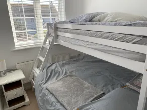 Cosy  home with all amenities, 2 mins walk to the beach. - Image 4