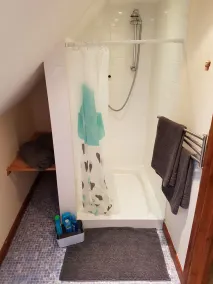 Spacious self-contained apartment with private access - Image 2