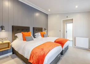 2 bedroom accommodation in Haddon - Image 5