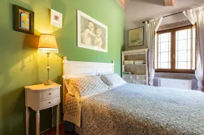 Intimate independent room for couples - Image 4
