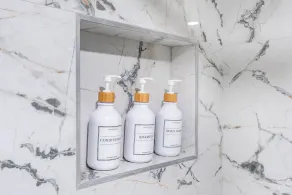 Modern, 2-bedroom apt., 15 minute drive to Lake Michigan, FREE parking spot. - Image 4