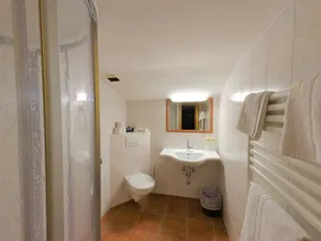 Quarto duplo com chuveiro, WC - Hotel Feichter - Image 3
