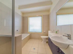 5 Salmon Row, What a position, so close to Smiths Beach! - Image 4