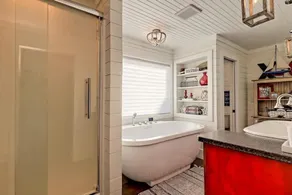 Red Door Retreat House & Cottage on Lake Chatuge- by Chatuge Home Concierge<br>Lakefront, private dock, fire pit, hot tub - Image 4