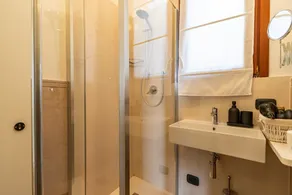 Chambre « Miel » avec vue montagne, terrasse partagée et Wi-Fi - Image 5