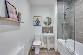 Elegant Apartment @ Campbell Park • City Centre • Balcony • Free Parking • Sky TV • Yoko Property - Image 3