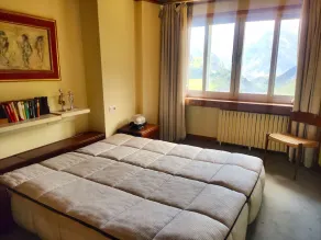 Cozy apartment with beautiful mountain views - Image 4