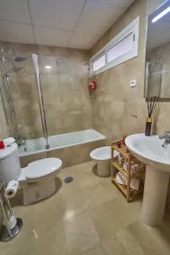 Appartement en bord de mer, avec piscine et zones urbaines. Zarati - Image 3