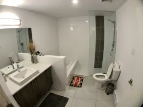 Superbe PENTHOUSE au dernier étage avec 2 chambres à coucher à couper le souffle sur Montréal / Laval - Image 5