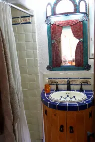 Vintage-themed Cowboy Cottage in Tesuque - Image 2