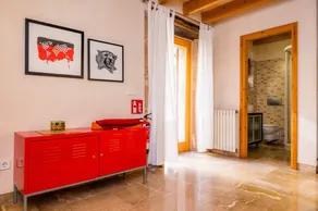 Casa vacanze 'Town House Esglesia 10' con terrazza privata, Wi-Fi e aria condizionata - Image 4
