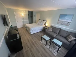 Home style,cozy room a block from the beach - Image 5