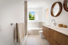 6 bedroom villa 10 minutes walk from the center of Saint Tropez - Image 4