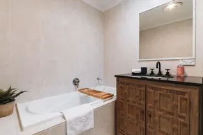 Modern 3BR with Courtyard in Lyons - Image 3