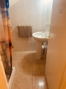 Spacious 3 bed/2 bath house, on a gated complex, Fibre Wifi. Two communal pools. - Image 4