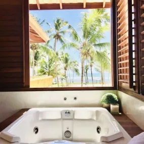 Charming beachfront house, just a few meters from the village of Praia do Forte. - Image 2
