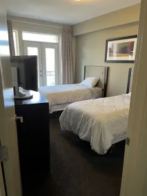 Lake Okanagan waterfront Condo. Large dock with pool and hot tub Reg #H015247536 - Image 5